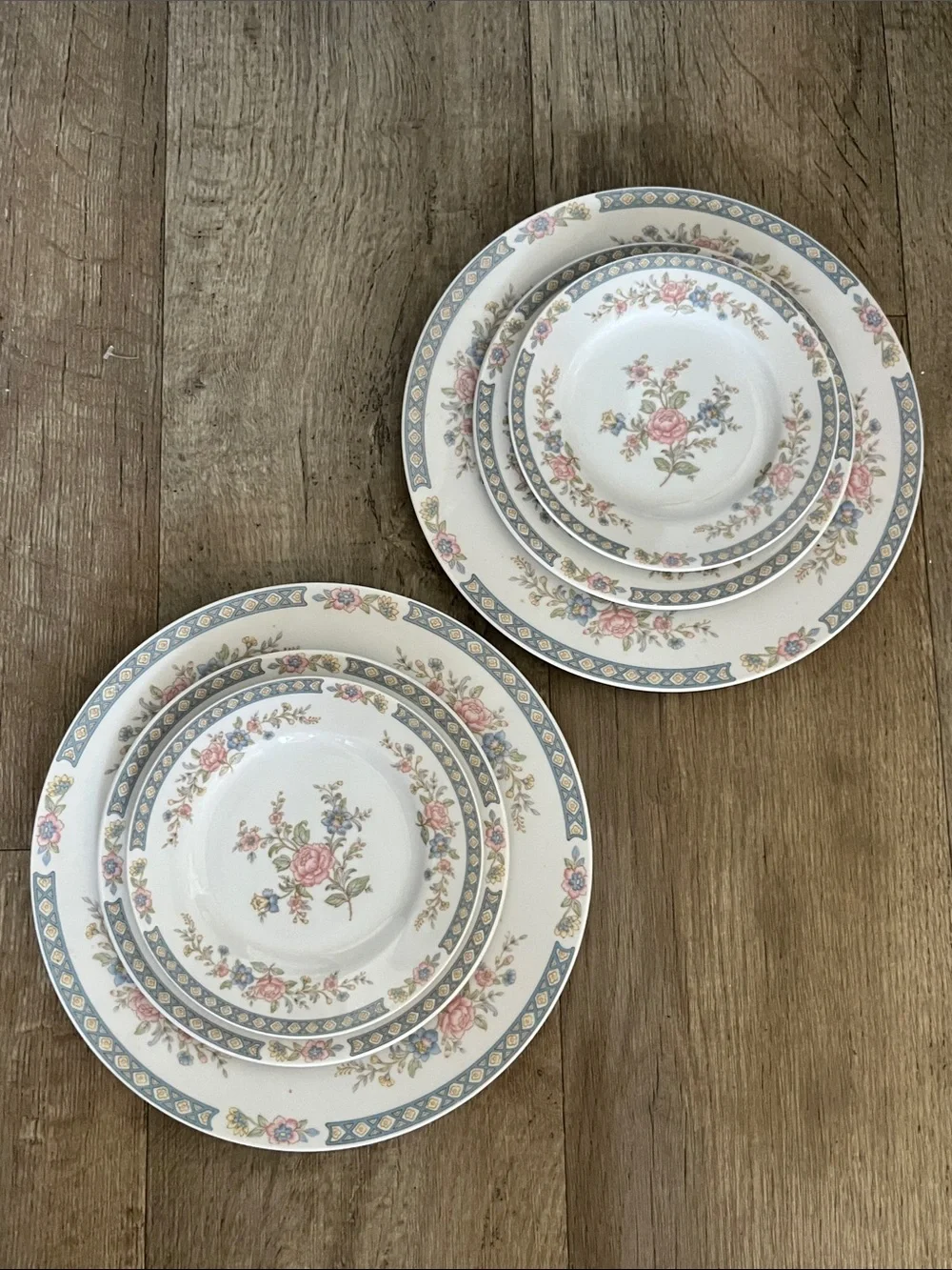 Vintage Towne Classic Floral Dinner Place Setting 